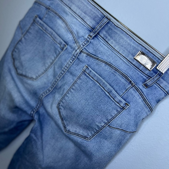 Juicy Couture Women’s Size 8 Skinny Jeans Cropped Light Wash - Picture 3 of 7